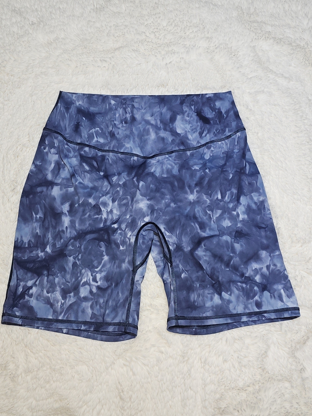 Gymshark High-Rise Blue Marble Tie-Dye Bike Shorts-XXL